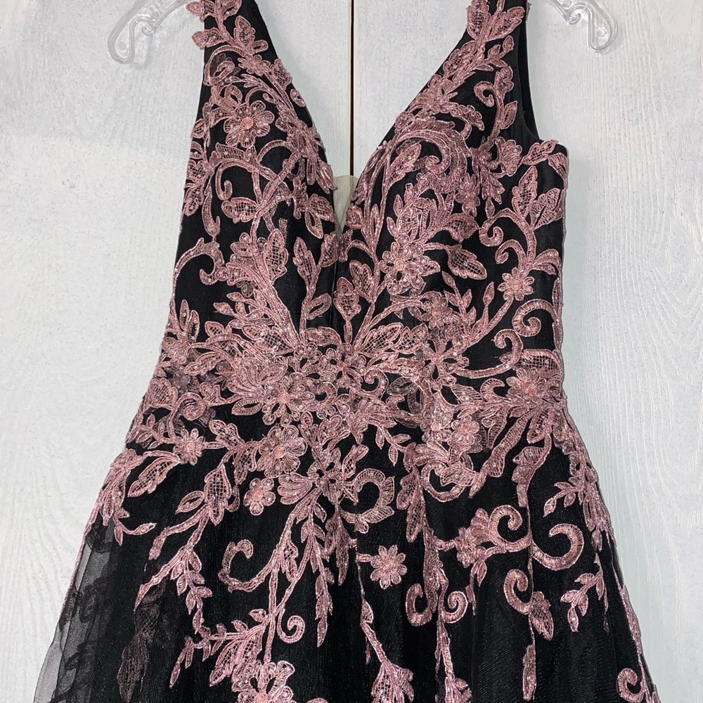 JOVANI prom dress. - Picture 2 of 4